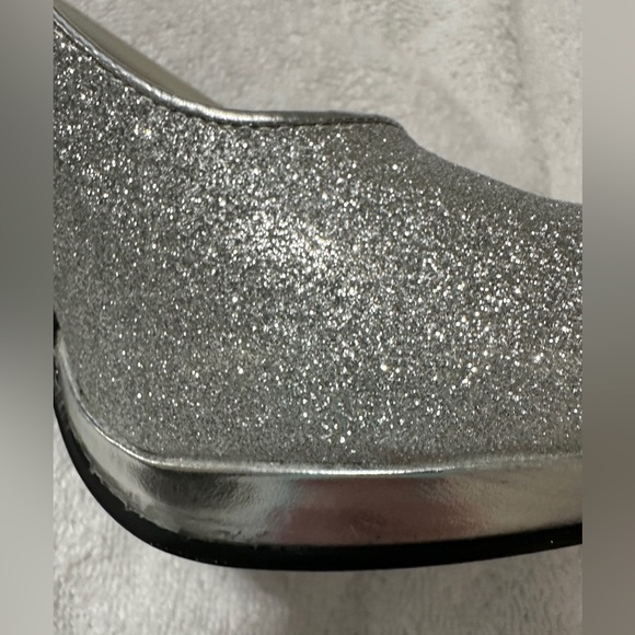 Women’s Rampage Gracee size 8m silver glitter heels! So pretty and shiny. - Picture 9 of 10